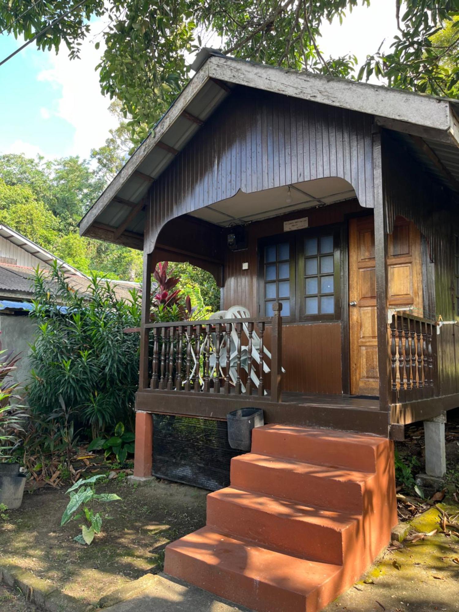 Sri Sentosa Chalet Kampong Mukut Exterior photo